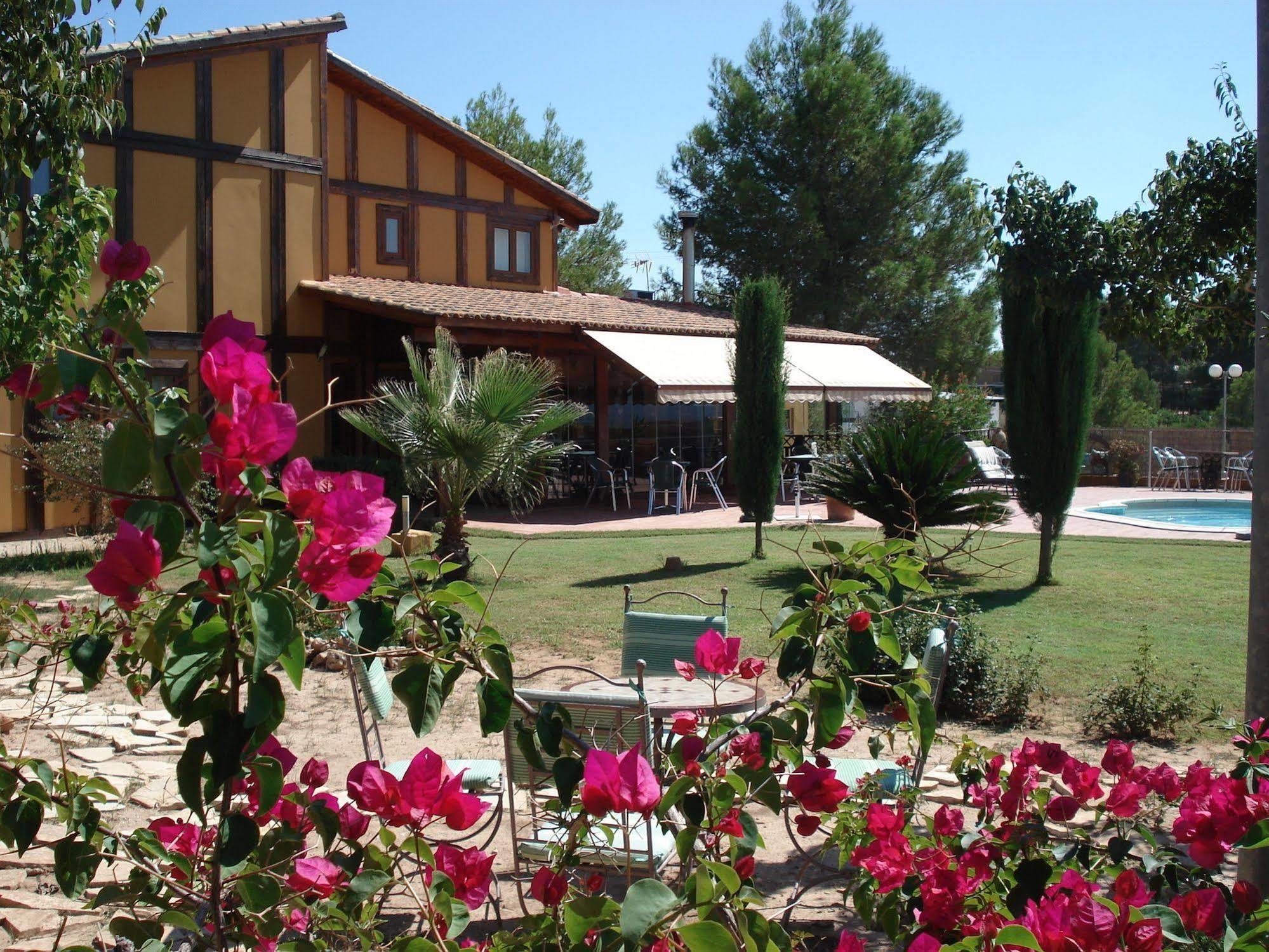 El Raco De La Pintora "Adults Only" Hotel Alberic Bagian luar foto